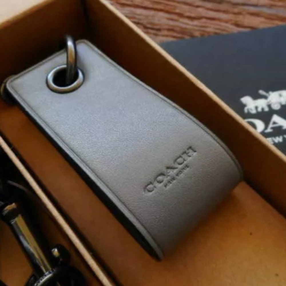 Authentic Coach Calf leather Bifold lanyard/Cc/USB - Picture 3 of 8